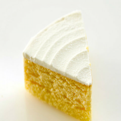 「チーズケーキ」2種類のクリームチーズをブレンドした、ほどよい軽さのチーズケーキ。こだわりのチーズの風味が活きています。