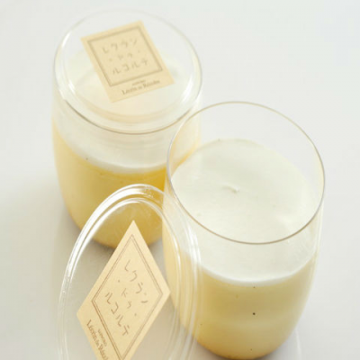 「なめらかプリン」北海道産の良質な生クリームと牛乳、卵を使った濃厚でなめらかなプリンは年齢問わずご好評いただいております。
